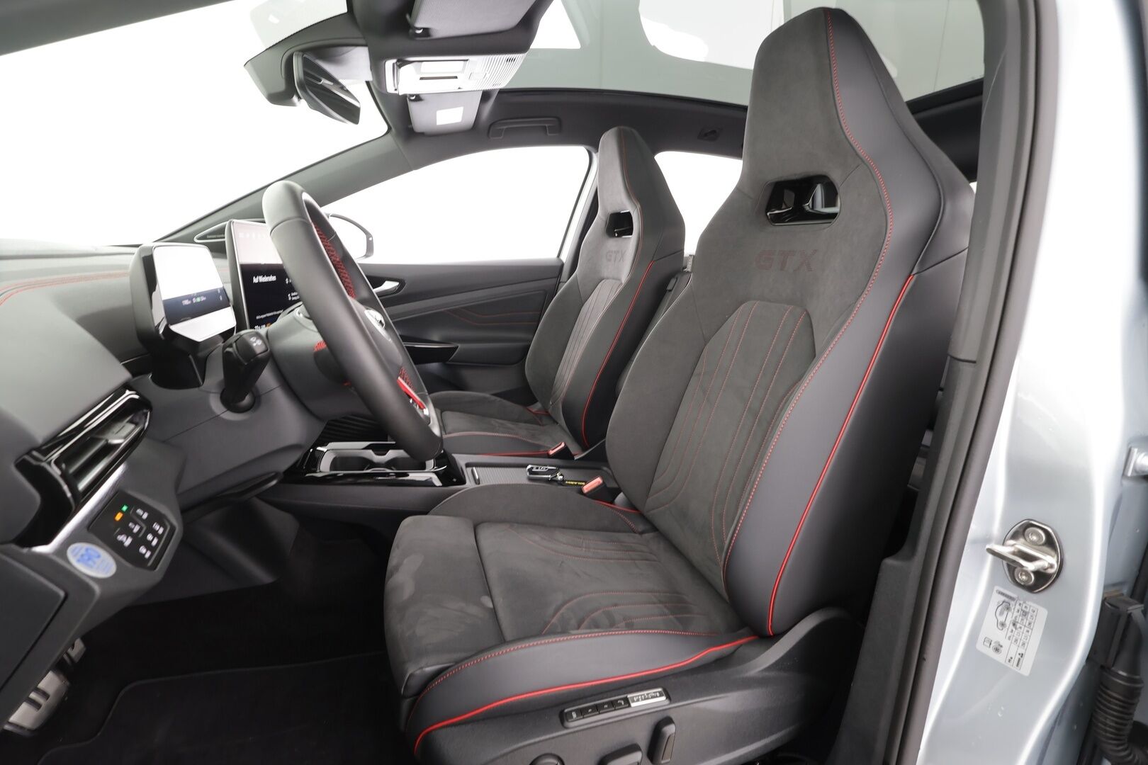 VOLKSWAGEN ID.5 2025 GTX 4Motion 250 kW * ACC / ILP / Koukku / Lasikatto / H&K / Hierovat Muistipenkit / 360-Kamera* - Akku kuntotarkastettu / 2x Lataus / Kahdet Renkaat