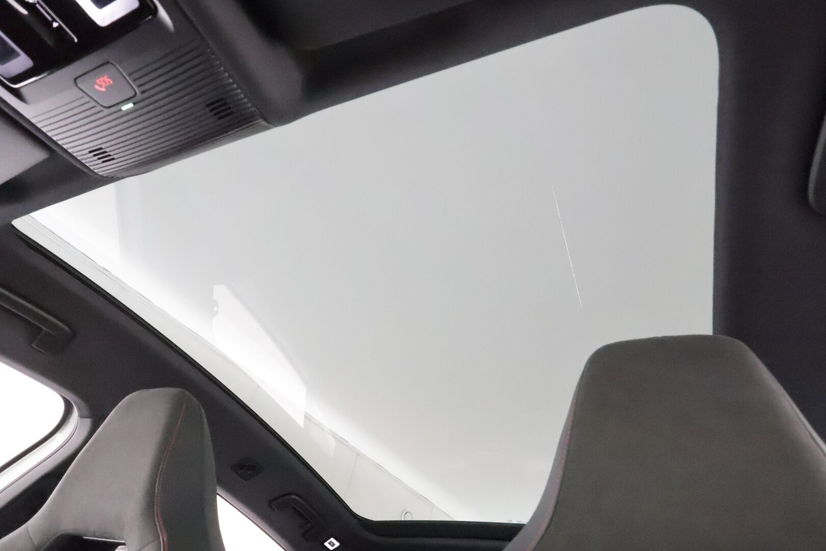 VOLKSWAGEN ID.5 2025 GTX 4Motion 250 kW * ACC / ILP / Koukku / Lasikatto / H&K / Hierovat Muistipenkit / 360-Kamera* - Akku kuntotarkastettu / 2x Lataus / Kahdet Renkaat