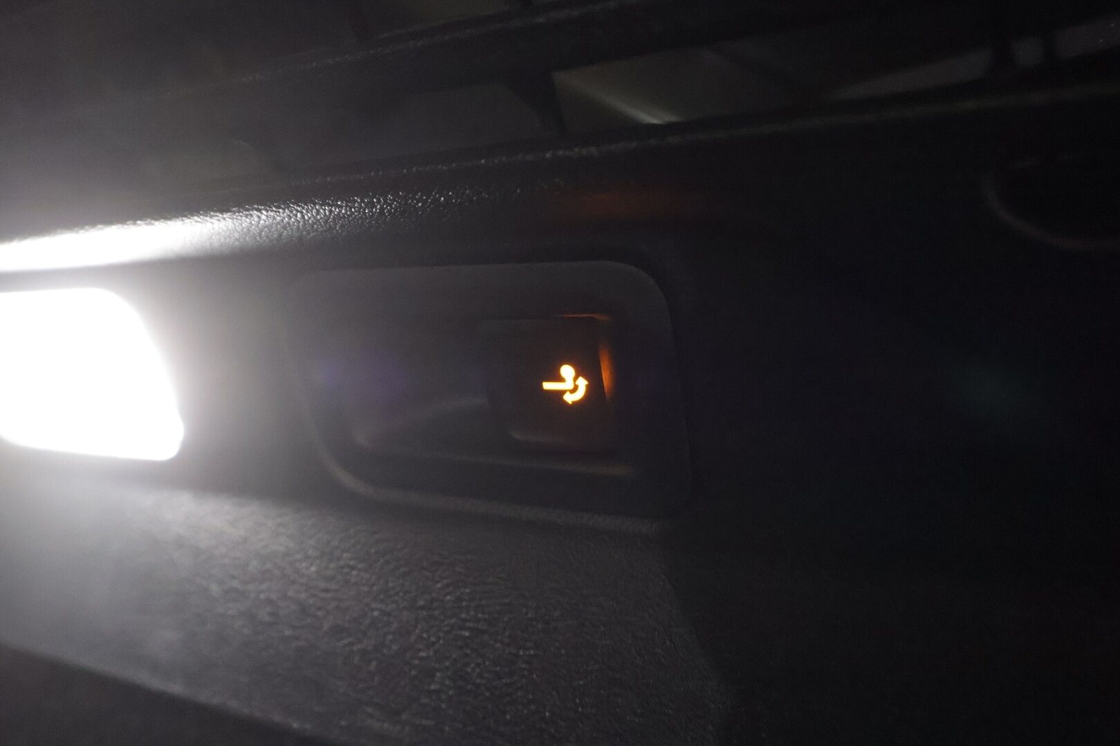 VOLKSWAGEN ID.5 2025 GTX 4Motion 250 kW * ACC / ILP / Koukku / Lasikatto / H&K / Hierovat Muistipenkit / 360-Kamera* - Akku kuntotarkastettu / 2x Lataus / Kahdet Renkaat