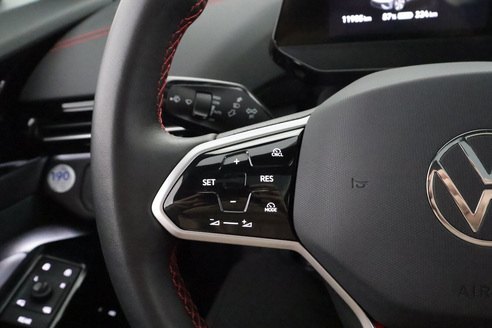 VOLKSWAGEN ID.5 2025 GTX 4Motion 250 kW * ACC / ILP / Koukku / Lasikatto / H&K / Hierovat Muistipenkit / 360-Kamera* - Akku kuntotarkastettu / 2x Lataus / Kahdet Renkaat