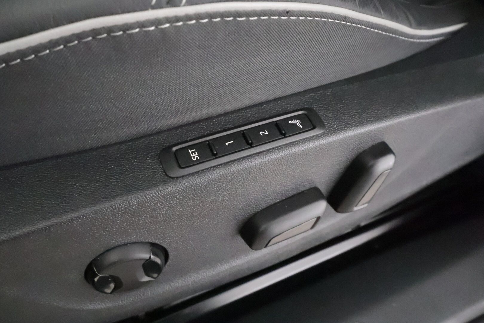 SKODA ENYAQ 2024 Coupe 85x 4x4 RS  * ILP / ACC / HUD / Muistipenkit / Koukku / Matrix-LED / 360-Kamera / Canton / Hierovapenkki* - Akku kuntotarkastettu SoH 98,5% / Merkkihuollettu / Nahat / 2x vanteet