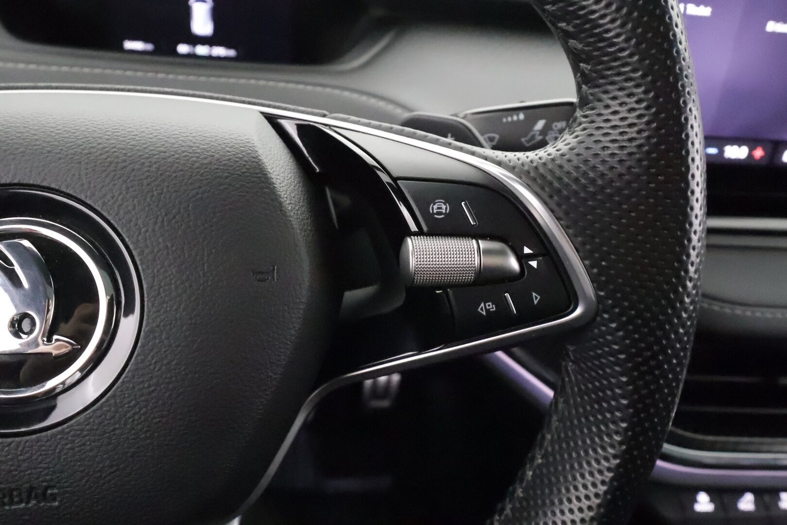 SKODA ENYAQ 2024 Coupe 85x 4x4 RS  * ILP / ACC / HUD / Muistipenkit / Koukku / Matrix-LED / 360-Kamera / Canton / Hierovapenkki* - Akku kuntotarkastettu SoH 98,5% / Merkkihuollettu / Nahat / 2x vanteet