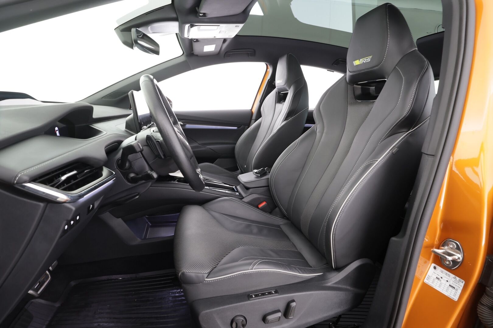 SKODA ENYAQ 2024 Coupe 85x 4x4 RS  * ILP / ACC / HUD / Muistipenkit / Koukku / Matrix-LED / 360-Kamera / Canton / Hierovapenkki* - Akku kuntotarkastettu SoH 98,5% / Merkkihuollettu / Nahat / 2x vanteet