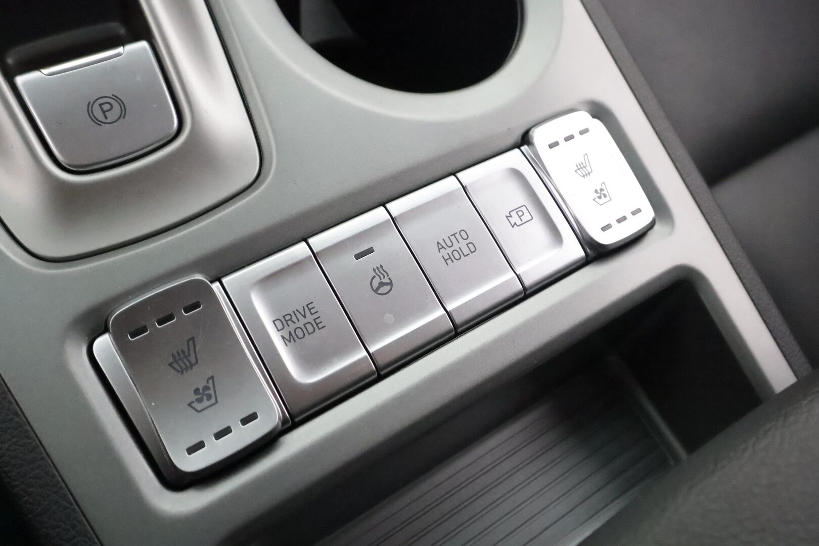 HYUNDAI KONA 2023 Prime Elektro 2WD * ACC / HUD / P.kamera / ILP / Krell / Ilmastoidut nahat / Keyless / Navi / LED / Sähköpenkit / Digimittaristo * - Akku kuntotarkastettu SoH 98,2% / Merkkihuollettu / Hyvät varusteet