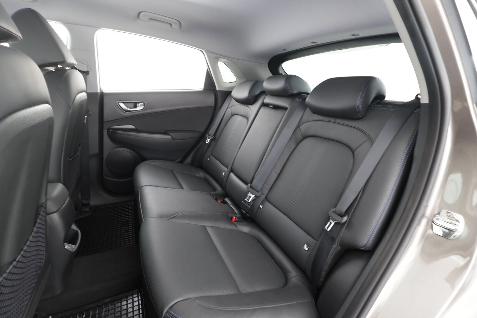 HYUNDAI KONA 2023 Prime Elektro 2WD * ACC / HUD / P.kamera / ILP / Krell / Ilmastoidut nahat / Keyless / Navi / LED / Sähköpenkit / Digimittaristo * - Akku kuntotarkastettu SoH 98,2% / Merkkihuollettu / Hyvät varusteet