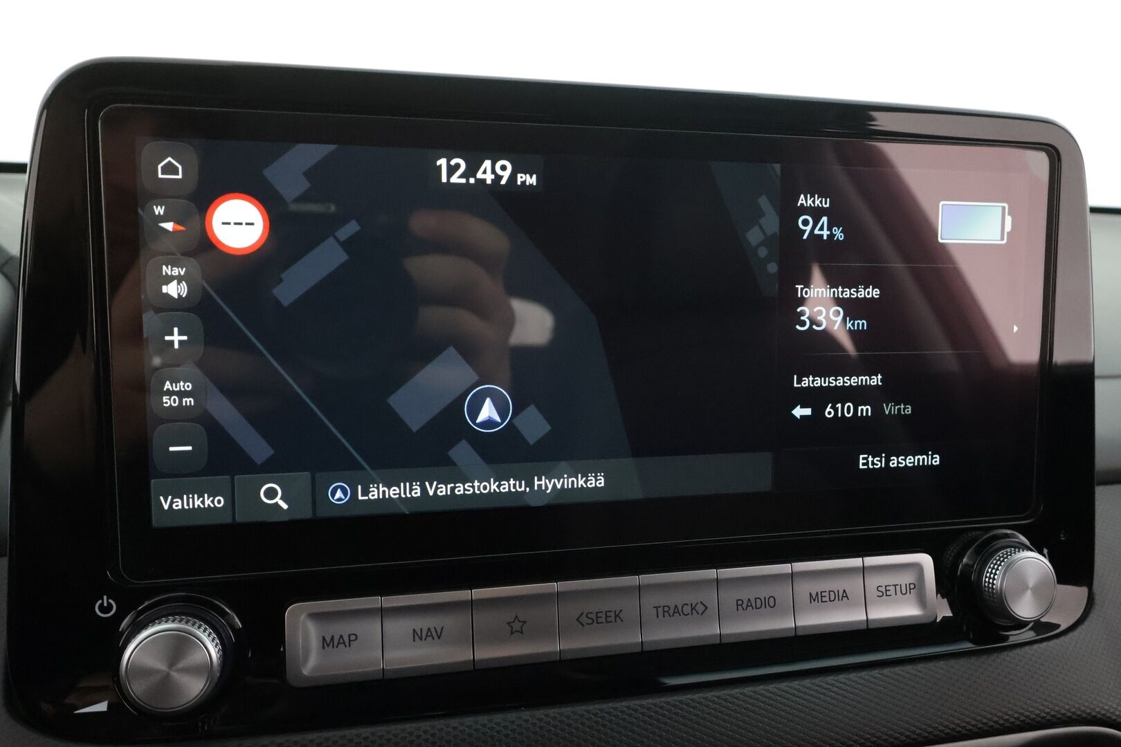 HYUNDAI KONA 2023 Prime Elektro 2WD * ACC / HUD / P.kamera / ILP / Krell / Ilmastoidut nahat / Keyless / Navi / LED / Sähköpenkit / Digimittaristo * - Merkkihuollettu / Hyvät varusteet