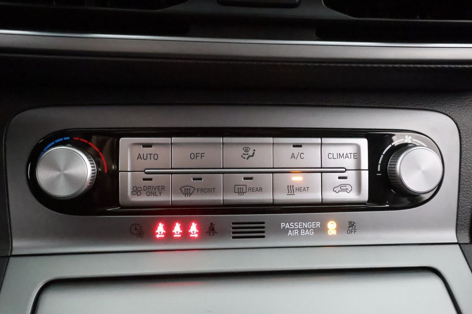 HYUNDAI KONA 2023 Prime Elektro 2WD * ACC / HUD / P.kamera / ILP / Krell / Ilmastoidut nahat / Keyless / Navi / LED / Sähköpenkit / Digimittaristo * - Akku kuntotarkastettu SoH 98,2% / Merkkihuollettu / Hyvät varusteet