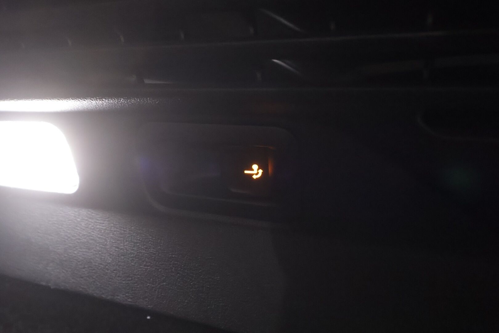 VOLKSWAGEN ID.4 2023 Pro Performance 150 kW * ACC / P.kamera / Muistipenkit hieronnalla / Koukku / Navi / LED / ILP / Keyless * - Akku kuntotarkastettu SoH 94,3% / Kahdet renkaat aluvanteilla / Merkkihuollettu