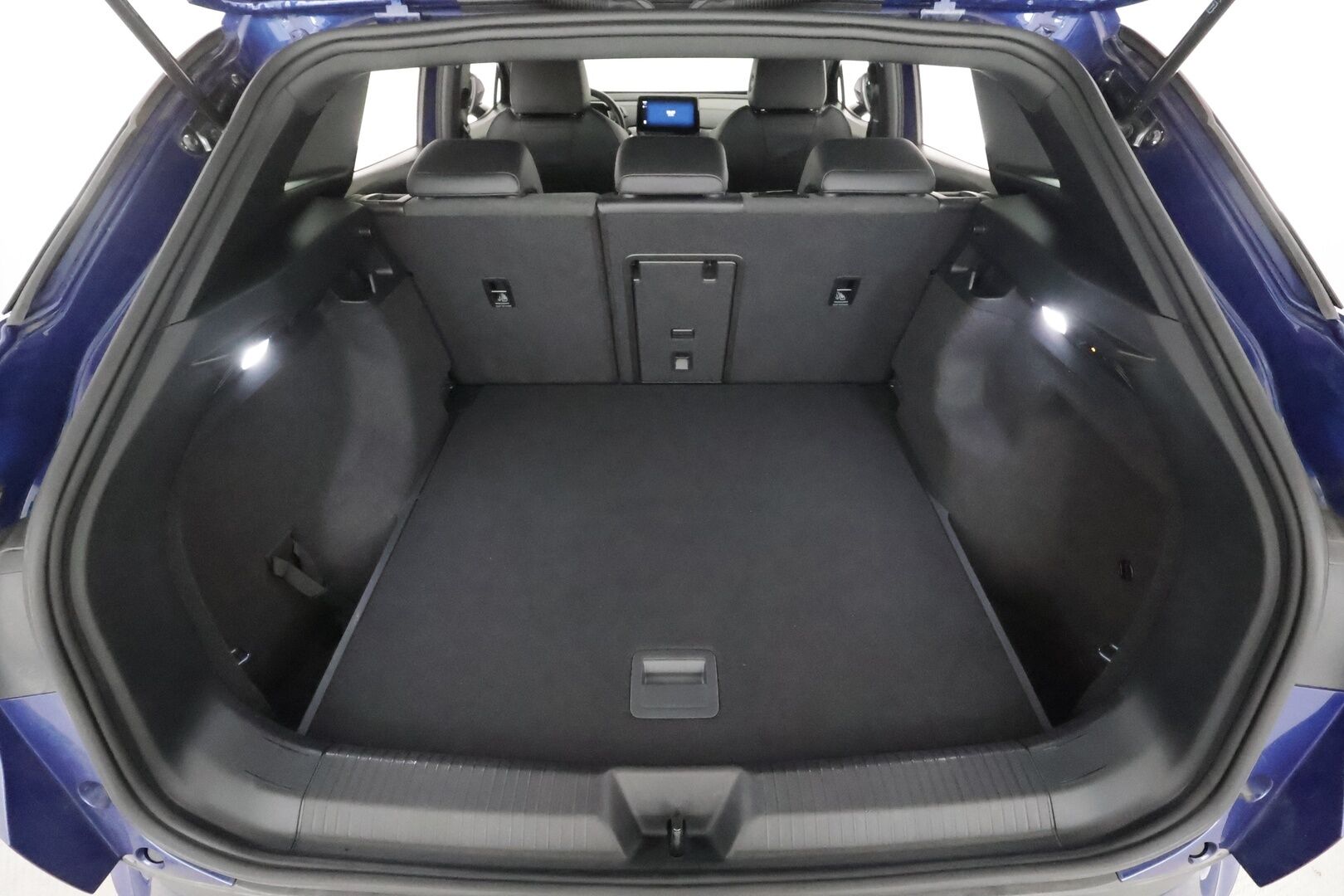 VOLKSWAGEN ID.4 2023 Pro Performance 150 kW * ACC / P.kamera / Muistipenkit hieronnalla / Koukku / Navi / LED / ILP / Keyless * - Akku kuntotarkastettu SoH 94,3% / Kahdet renkaat aluvanteilla / Merkkihuollettu - HULLUT AVAJAISHULINAT KORKOTARJOUS 3,29 %