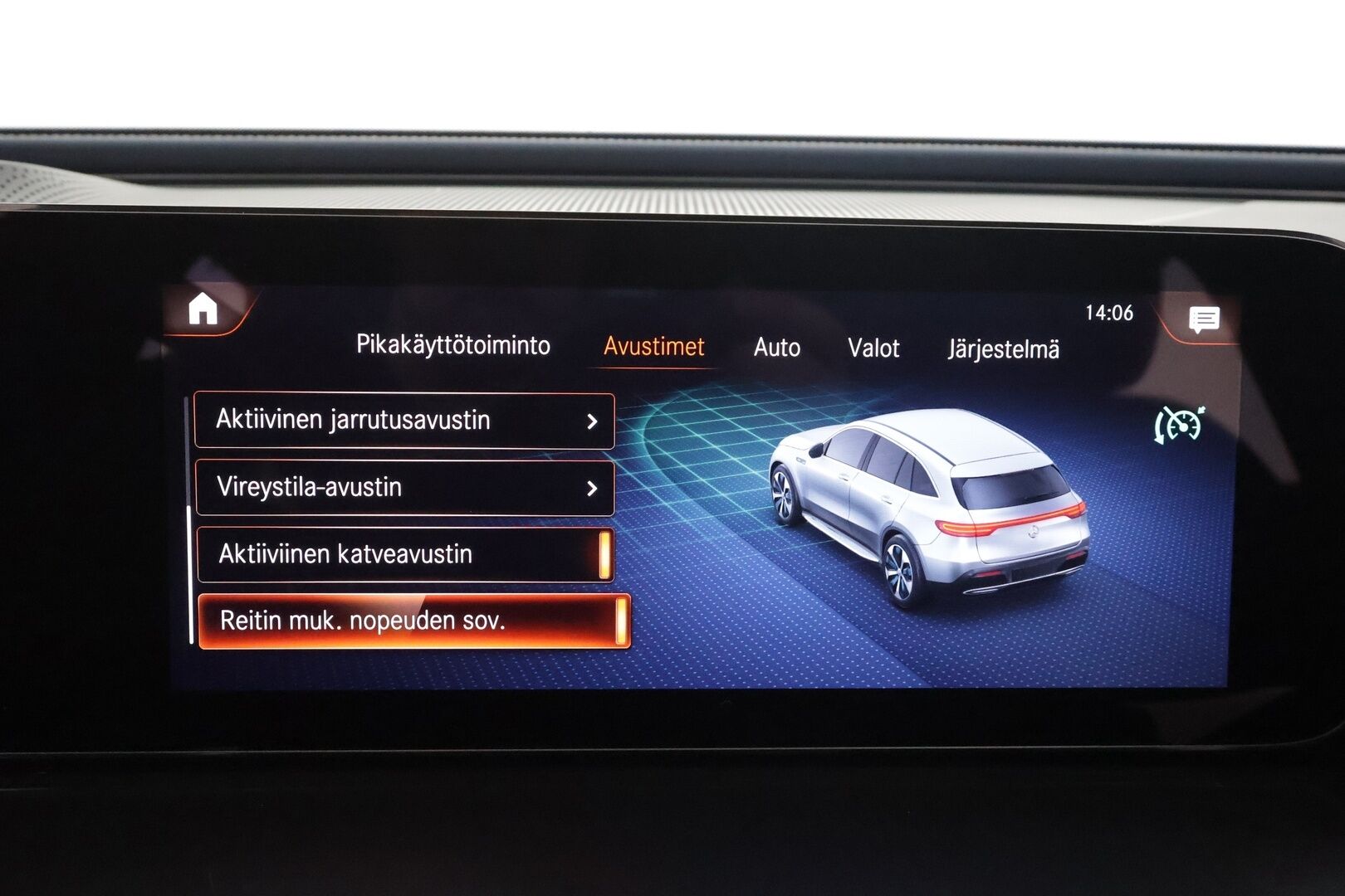 MERCEDES-BENZ EQC 2023 400 * Distronic+ / HUD / P.kamera / Midline / Lasikattoluukku / Koukku / Multibeam / Widescreen / Keyless / Navi * - Kahdet renkaat aluvanteilla / Merkkihuollettu