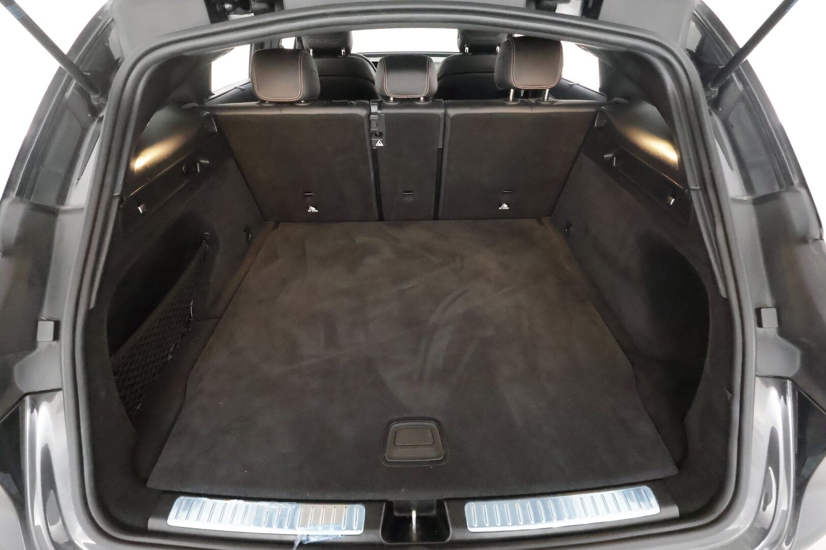 MERCEDES-BENZ EQC 2023 400 * Distronic+ / HUD / P.kamera / Midline / Lasikattoluukku / Koukku / Multibeam / Widescreen / Keyless / Navi * - Akku kuntotarkastettu SoH 95,4% / Kahdet renkaat aluvanteilla / Merkkihuollettu