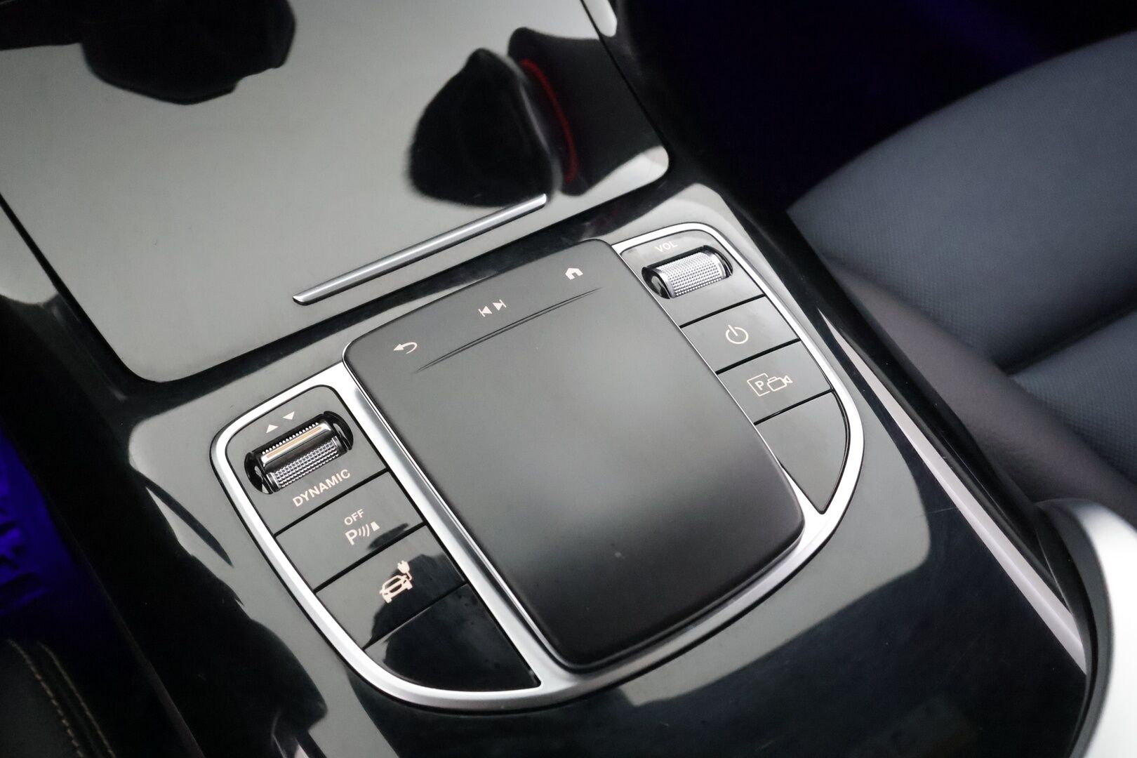 MERCEDES-BENZ EQC 2023 400 * Distronic+ / HUD / P.kamera / Midline / Lasikattoluukku / Koukku / Multibeam / Widescreen / Keyless / Navi * - Akku kuntotarkastettu SoH 95,4% / Kahdet renkaat aluvanteilla / Merkkihuollettu - HULLUT AVAJAISHULINAT KORKOTARJOUS 3,29 %