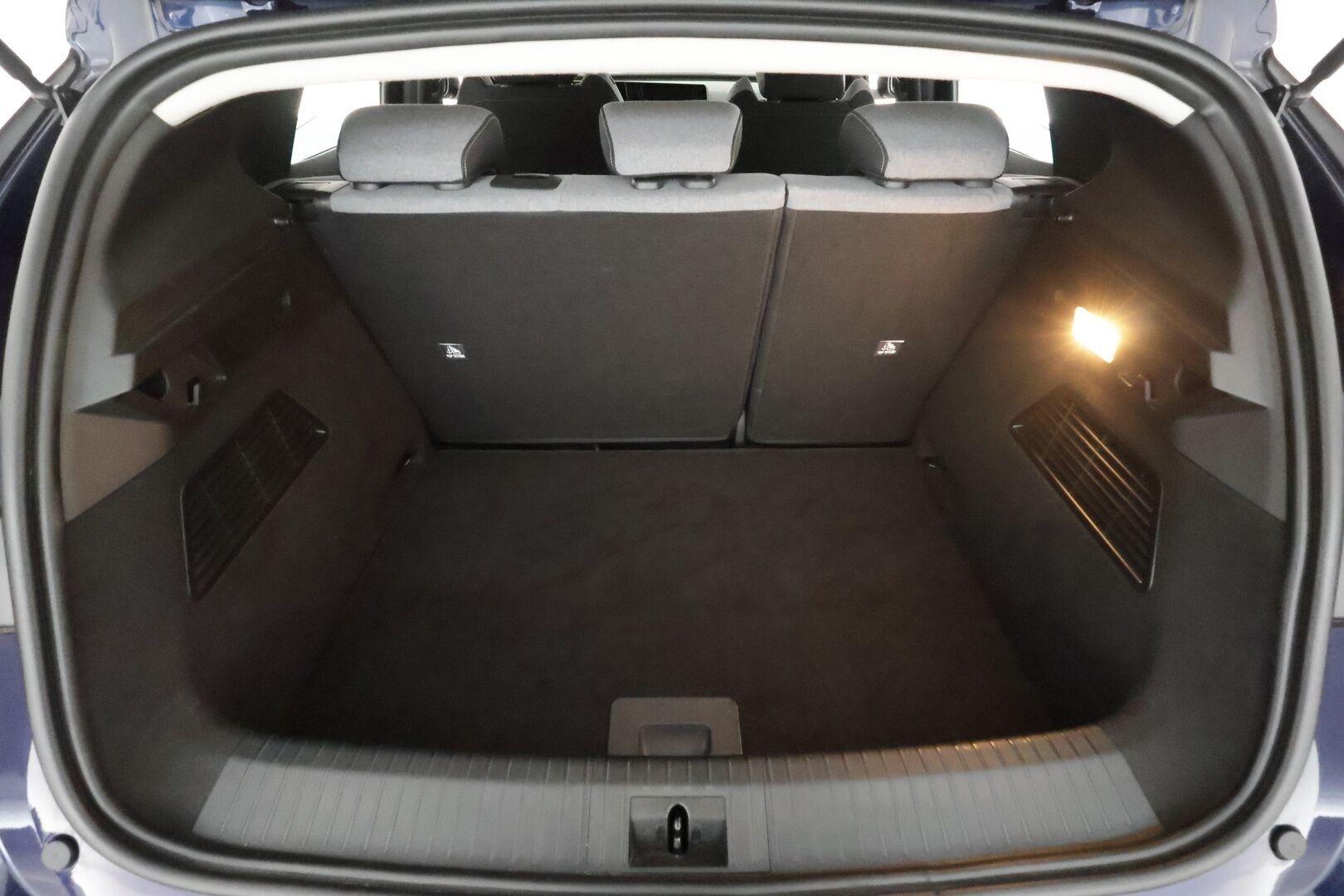 RENAULT MEGANE 2022 E-Tech electric 60kWh 220hv Evolution * ACC / Koukku / P.kamera / ILP / LED / Navi / Keyless * - Kahdet renkaat aluvanteilla / Merkkihuollot / - HULLUT AVAJAISHULINAT KORKOTARJOUS 3,29 %