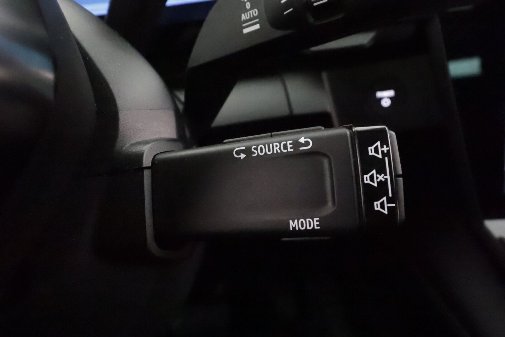 RENAULT MEGANE 2022 E-Tech electric 60kWh 220hv Evolution * ACC / Koukku / P.kamera / ILP / LED / Navi / Keyless * - Kahdet renkaat aluvanteilla / Merkkihuollot / - HULLUT AVAJAISHULINAT KORKOTARJOUS 3,29 %