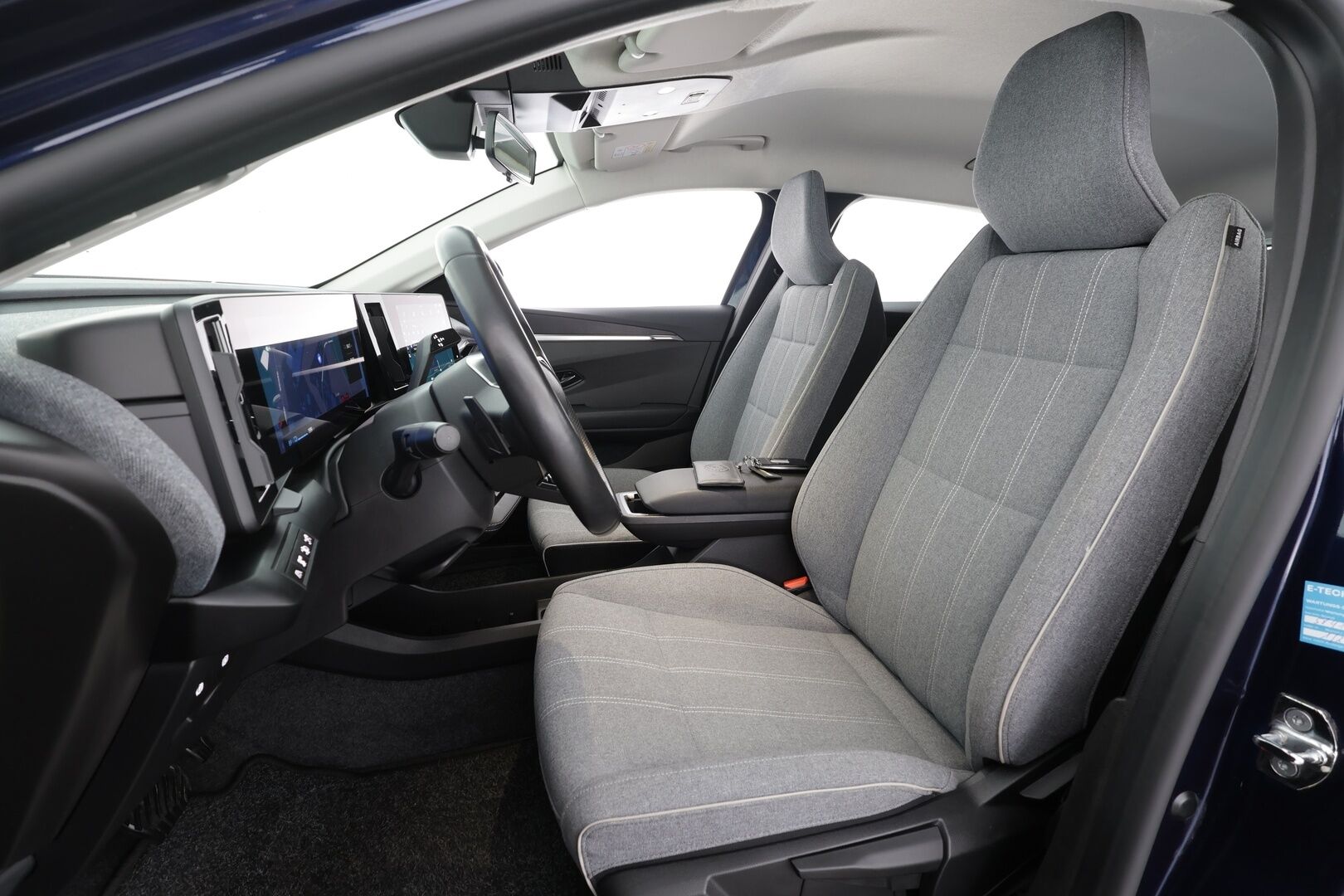 RENAULT MEGANE 2022 E-Tech electric 60kWh 220hv Evolution * ACC / Koukku / P.kamera / ILP / LED / Navi / Keyless * - Kahdet renkaat aluvanteilla / Merkkihuollot / - HULLUT AVAJAISHULINAT KORKOTARJOUS 3,29 %