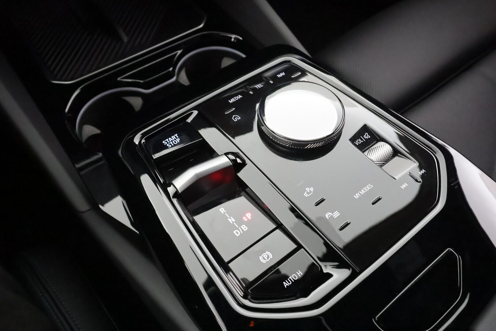 BMW I5 2024 G61 Touring eDrive40 M Sport * ACC / P.kamera / Adapt.LED / Akuston esilämmitys / Comfort Access / Navi * - Kahdet renkaat aluvanteilla