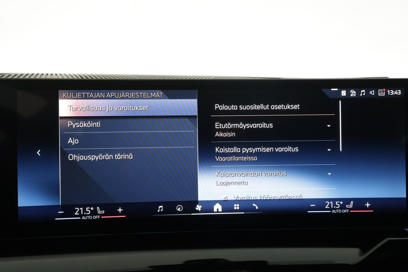 BMW I5 2024 G61 Touring eDrive40 M Sport * ACC / P.kamera / Adapt.LED / Akuston esilämmitys / Comfort Access / Navi * - Kahdet renkaat aluvanteilla