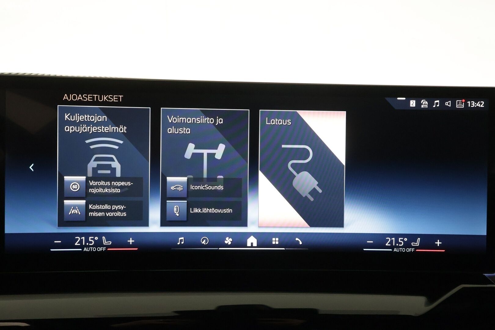 BMW I5 2024 G61 Touring eDrive40 M Sport * ACC / P.kamera / Adapt.LED / Akuston esilämmitys / Comfort Access / Navi * - Kahdet renkaat aluvanteilla