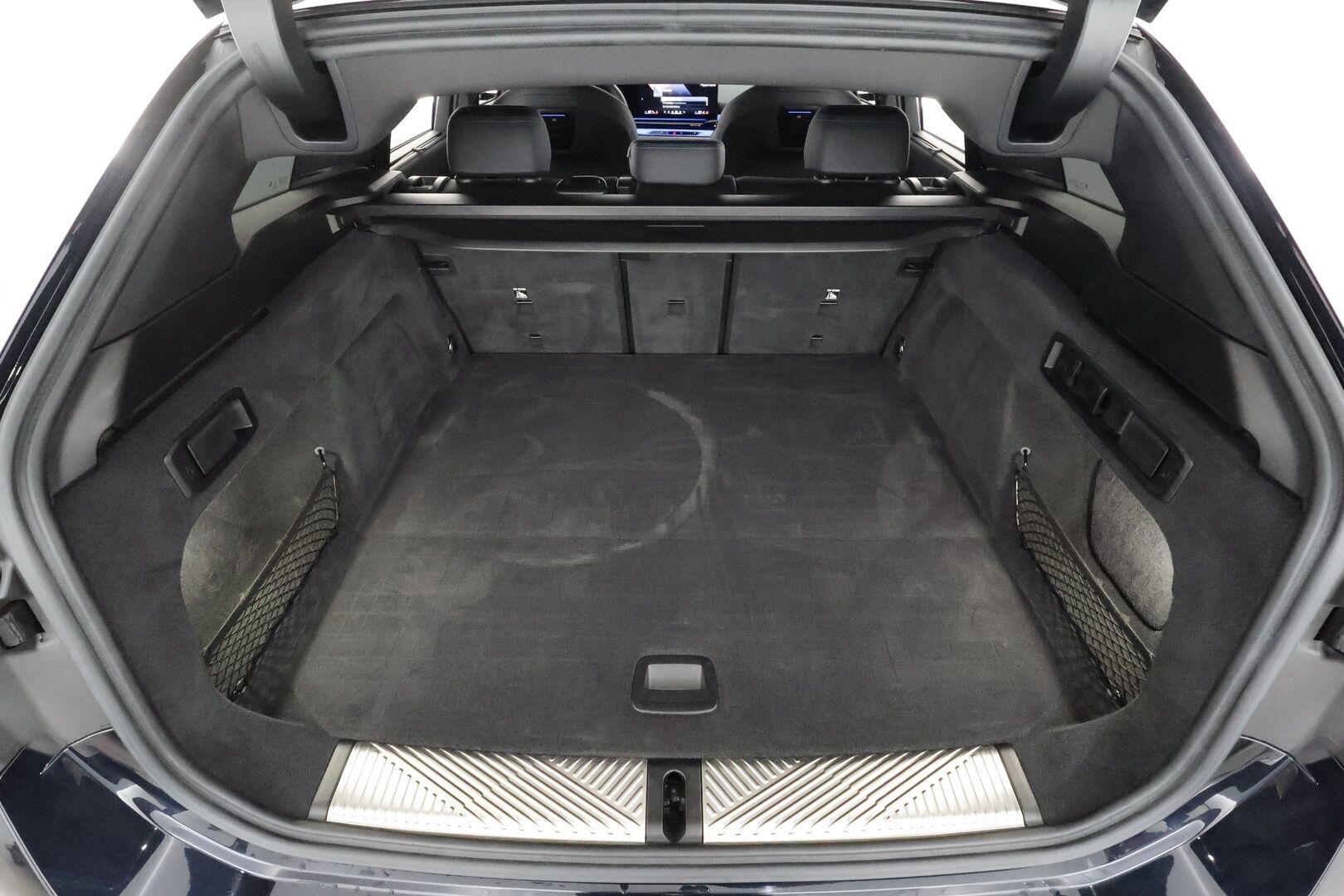 BMW I5 2024 G61 Touring eDrive40 M Sport * ACC / P.kamera / Adapt.LED / Akuston esilämmitys / Comfort Access / Navi * - Kahdet renkaat aluvanteilla