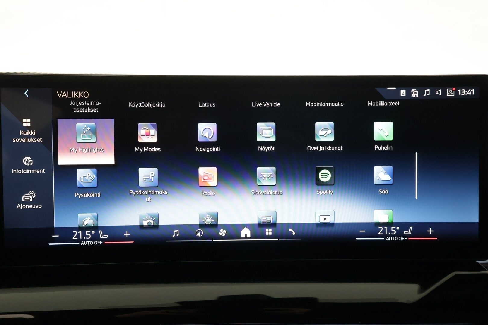 BMW I5 2024 G61 Touring eDrive40 M Sport * ACC / P.kamera / Adapt.LED / Akuston esilämmitys / Comfort Access / Navi * - Kahdet renkaat aluvanteilla