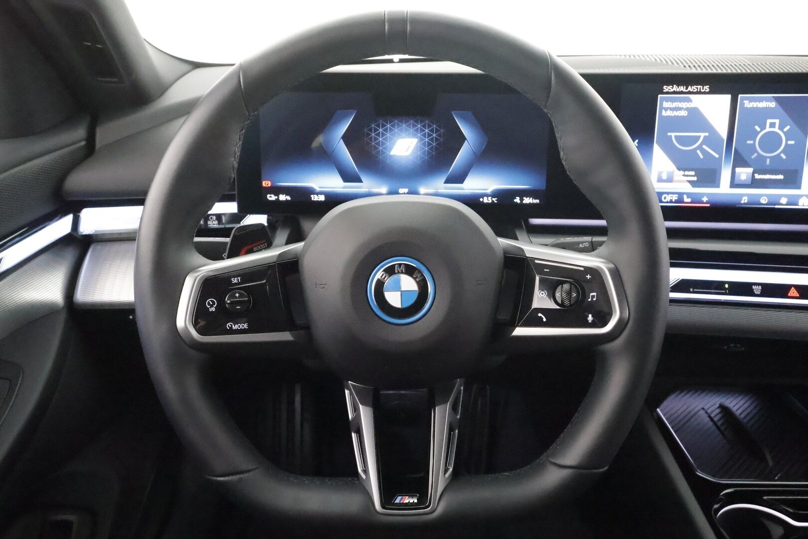 BMW I5 2024 G61 Touring eDrive40 M Sport * ACC / P.kamera / Adapt.LED / Akuston esilämmitys / Comfort Access / Navi * - Kahdet renkaat aluvanteilla