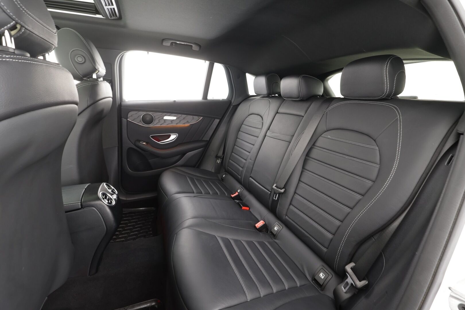 MERCEDES-BENZ EQC 2022 400 4Matic Edition AMG ** Distronic / Kattoluukku / HUD / Nahat / 360 / Vetokoukku ** 