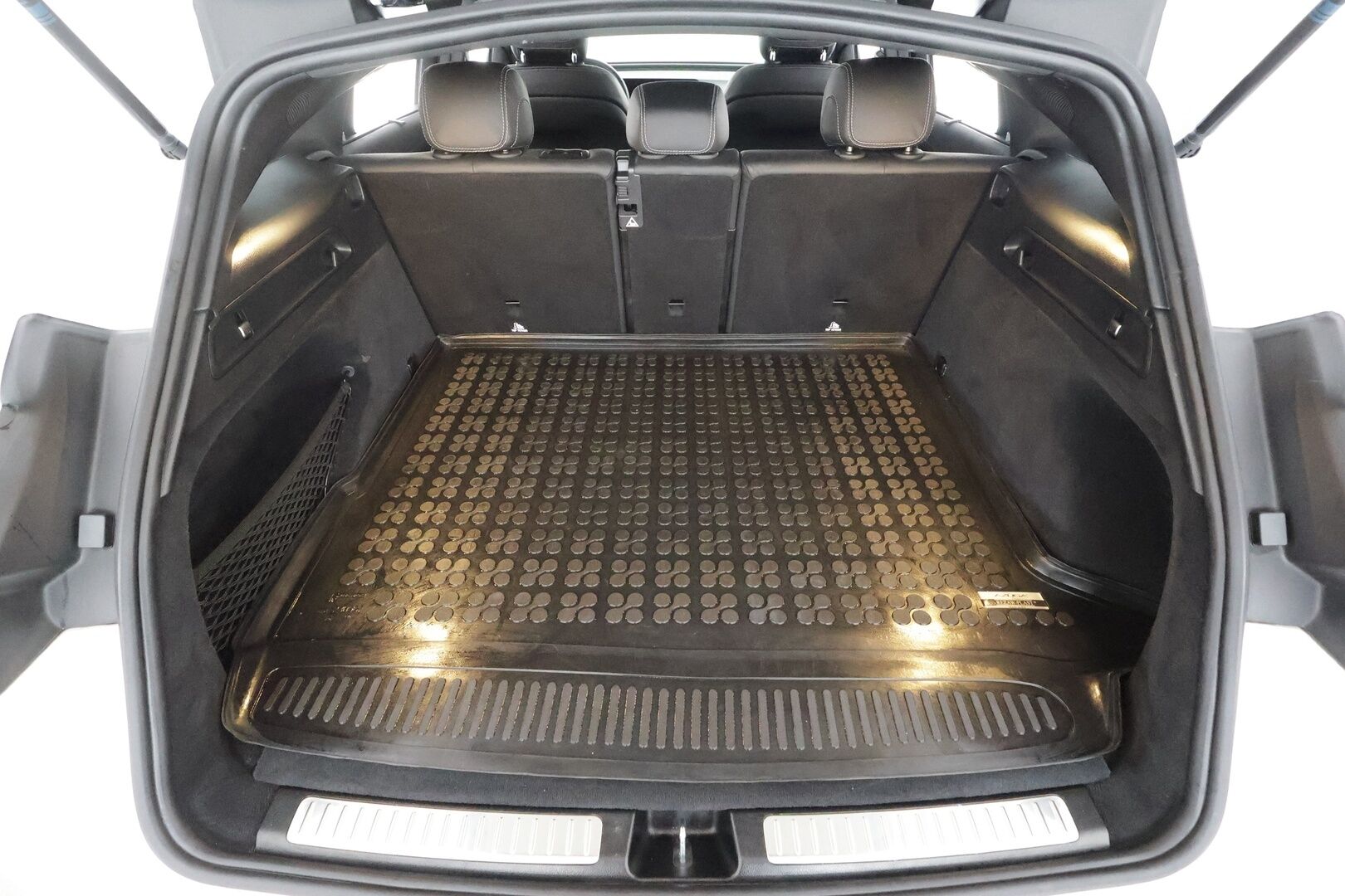 MERCEDES-BENZ EQC 2022 400 4Matic Edition AMG ** Distronic / Kattoluukku / HUD / Nahat / 360 / Vetokoukku ** 