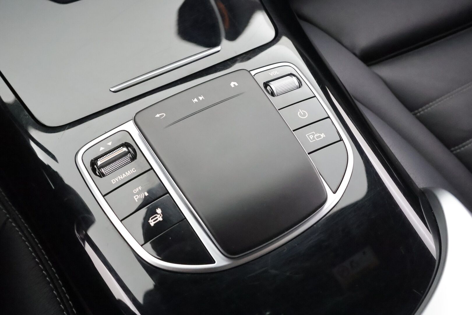 MERCEDES-BENZ EQC 2022 400 4Matic Edition AMG ** Distronic / Kattoluukku / HUD / Nahat / 360 / Vetokoukku ** 