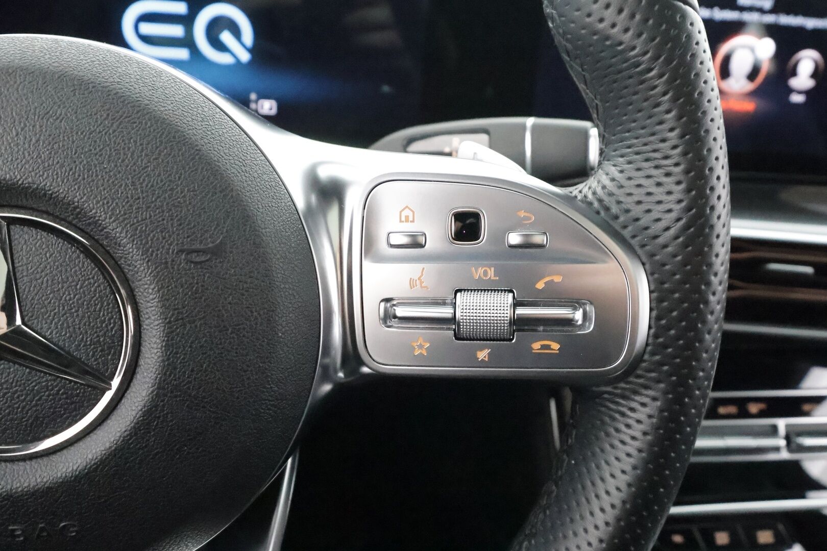 MERCEDES-BENZ EQC 2022 400 4Matic Edition AMG ** Distronic / Kattoluukku / HUD / Nahat / 360 / Vetokoukku ** 