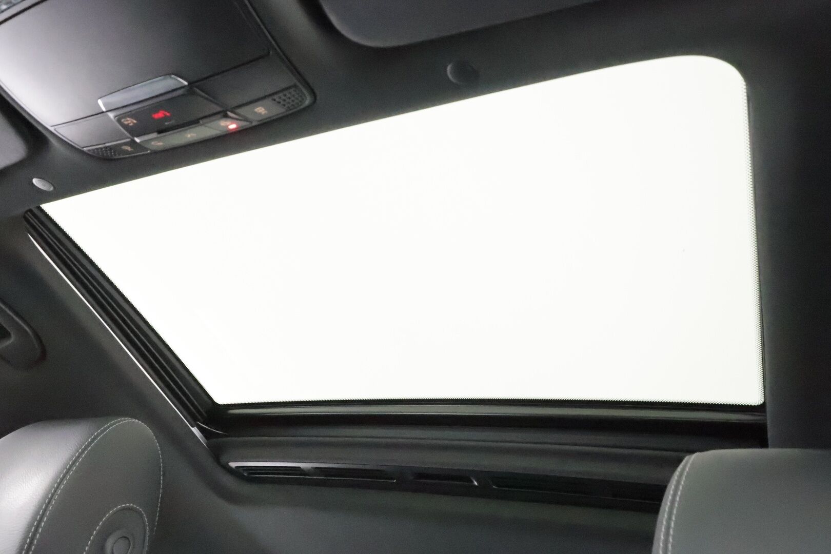 MERCEDES-BENZ EQC 2022 400 4Matic Edition AMG ** Distronic / Kattoluukku / HUD / Nahat / 360 / Vetokoukku ** 