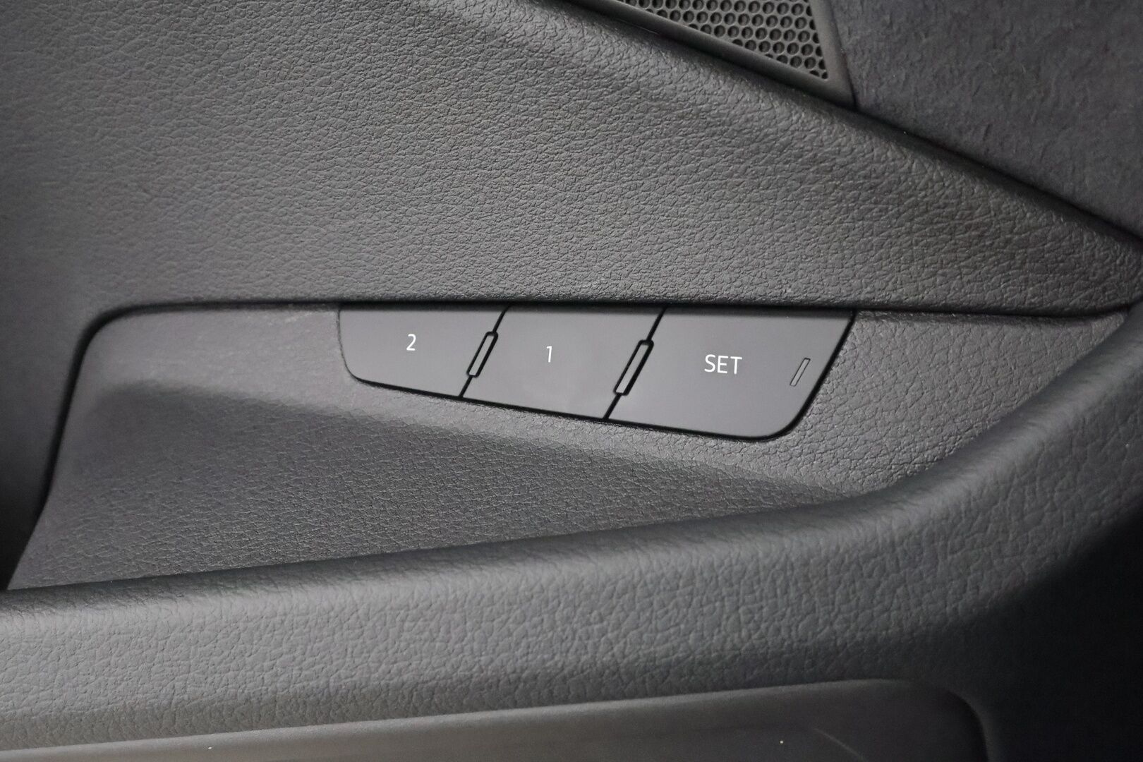 AUDI Q8 E-TRON 2024 55 quattro S line * ACC / 360° / Muistipenkit / Ilma-alusta / Navi / Keyless / Ilmastoidut nahat / Sähköluukku *