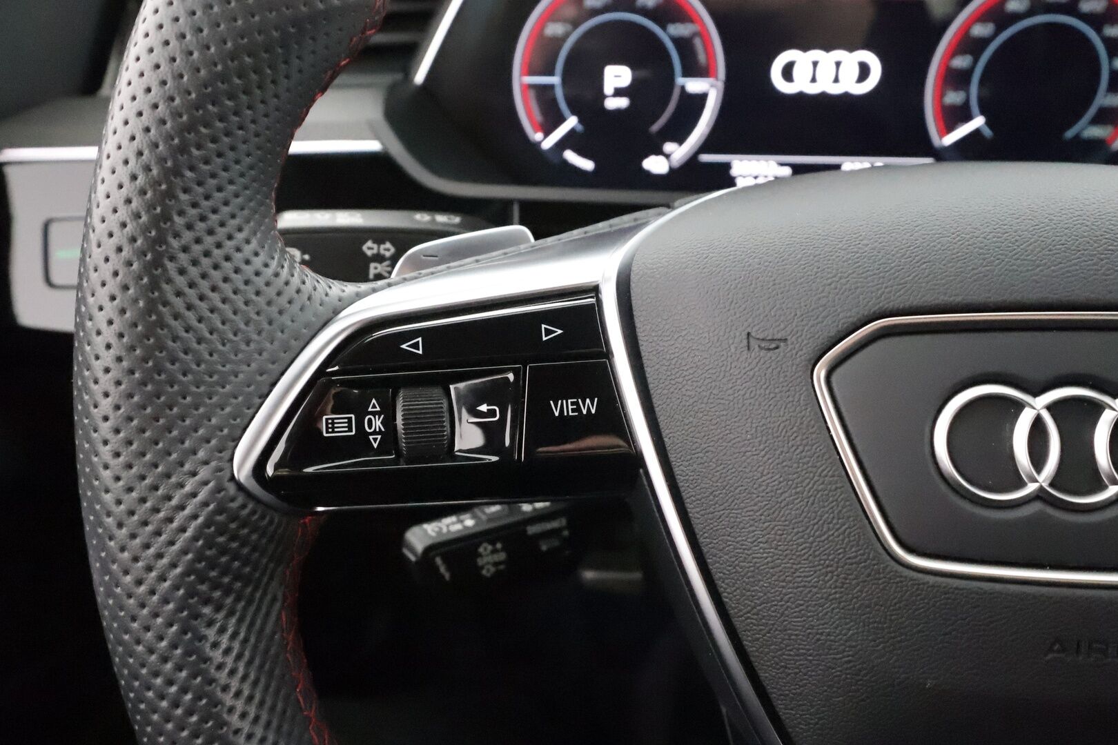 AUDI Q8 E-TRON 2024 55 quattro S line * ACC / 360° / Muistipenkit / Ilma-alusta / Navi / Keyless / Ilmastoidut nahat / Sähköluukku *