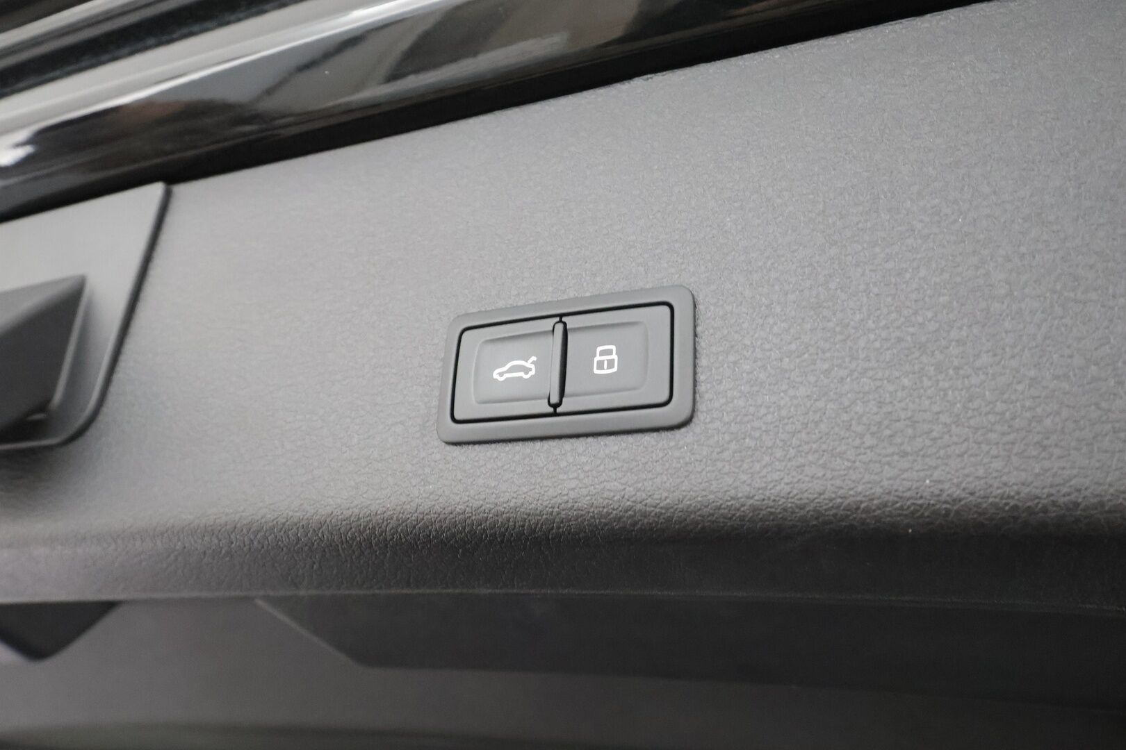 AUDI Q8 E-TRON 2024 55 quattro S line * ACC / 360° / Muistipenkit / Ilma-alusta / Navi / Keyless / Ilmastoidut nahat / Sähköluukku *