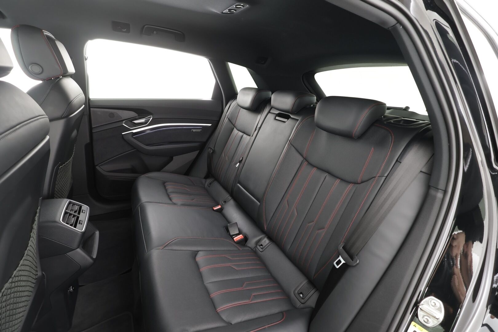 AUDI Q8 E-TRON 2024 55 quattro S line * ACC / 360° / Muistipenkit / Ilma-alusta / Navi / Keyless / Ilmastoidut nahat / Sähköluukku *