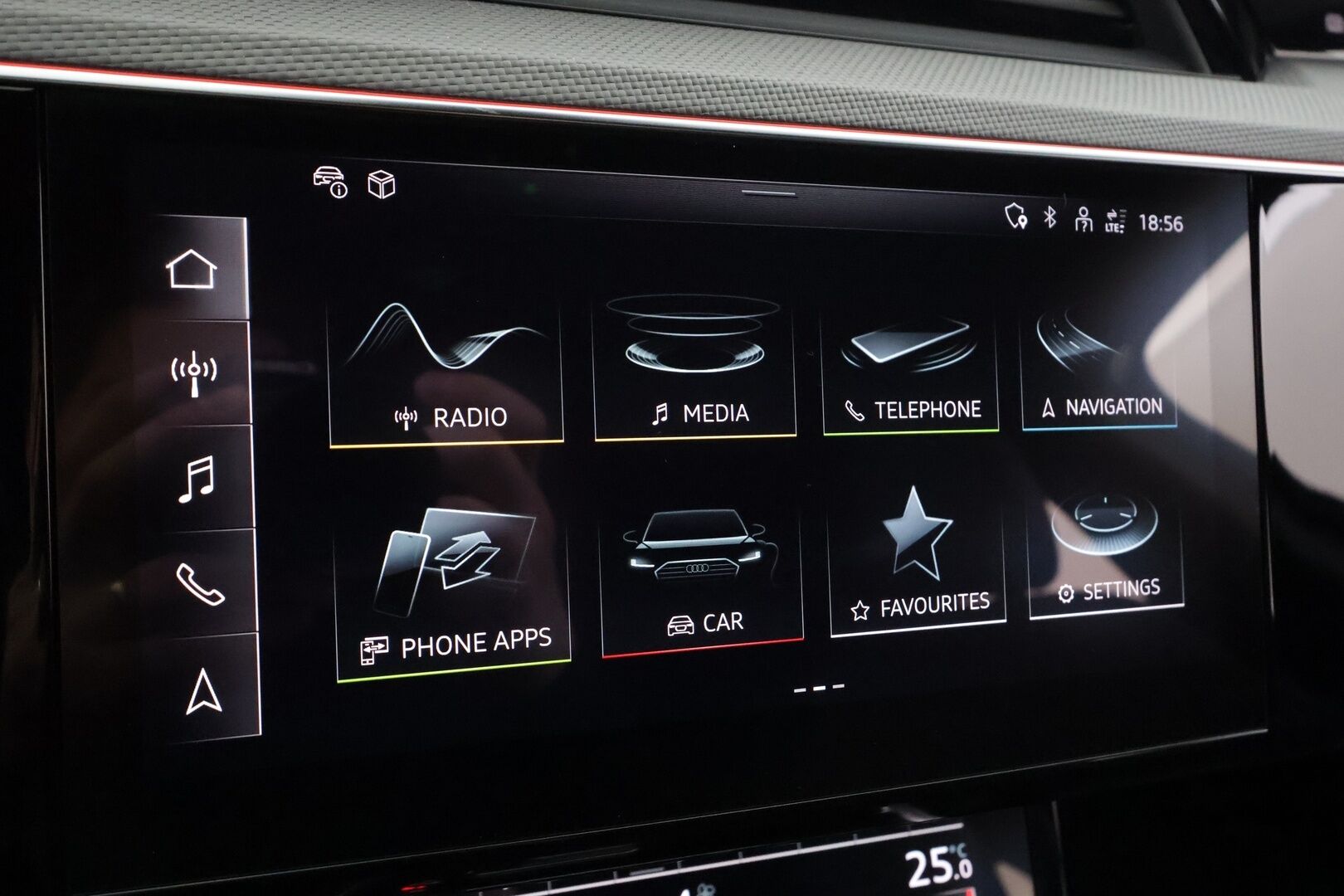 AUDI Q8 E-TRON 2024 SUV 55 Land of quattro S line * Adapt.Vakkari / Vetokoukku / 360-Kamera / Ilmastoidut Nahkapenkit / Ilma-Alusta / Navi / Keyless - Juuri tullut Tampereelle / Audi Sound System - HULLUT AVAJAISHULINAT KORKOTARJOUS 3,29 %