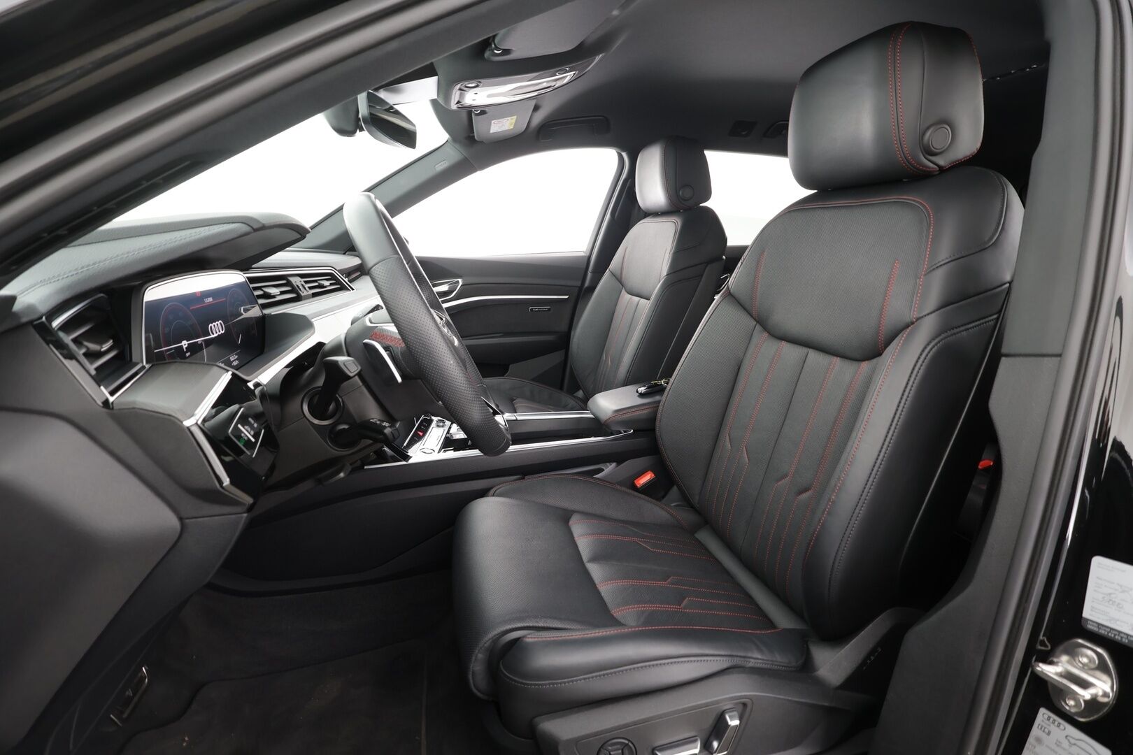 AUDI Q8 E-TRON 2024 55 quattro S line * ACC / 360° / Muistipenkit / Ilma-alusta / Navi / Keyless / Ilmastoidut nahat / Sähköluukku *