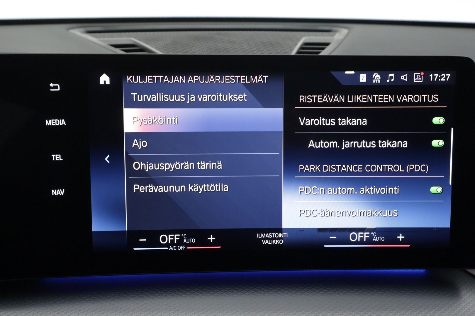 BMW IX1 2024 30 xDrive M Sport * ACC / Adapt.LED / Comfort Access / P.kamera / Koukku / Sähköluukku / Navi / Sporttipenkit / Akuston esilämmitys * - Kahdet renkaat aluvanteilla / Merkkihuollettu