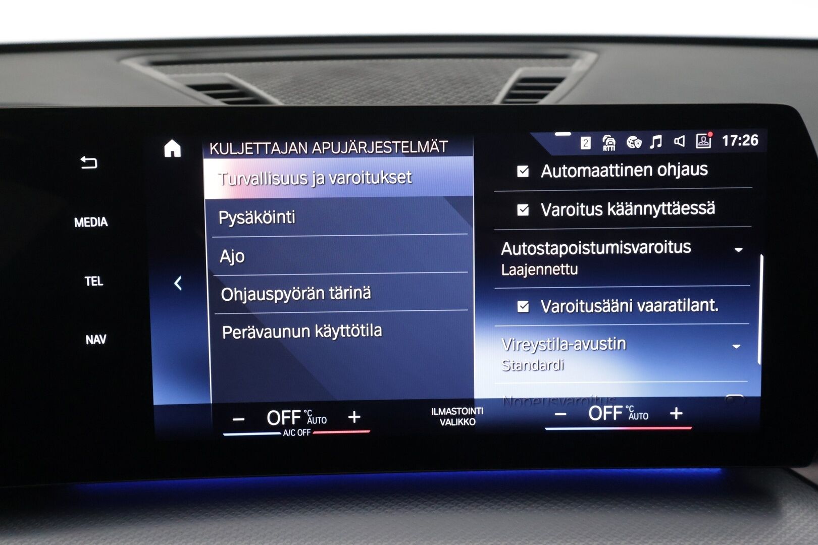 BMW IX1 2024 30 xDrive M Sport * ACC / Adapt.LED / Comfort Access / P.kamera / Koukku / Sähköluukku / Navi / Sporttipenkit / Akuston esilämmitys * - Kahdet renkaat aluvanteilla / Merkkihuollettu