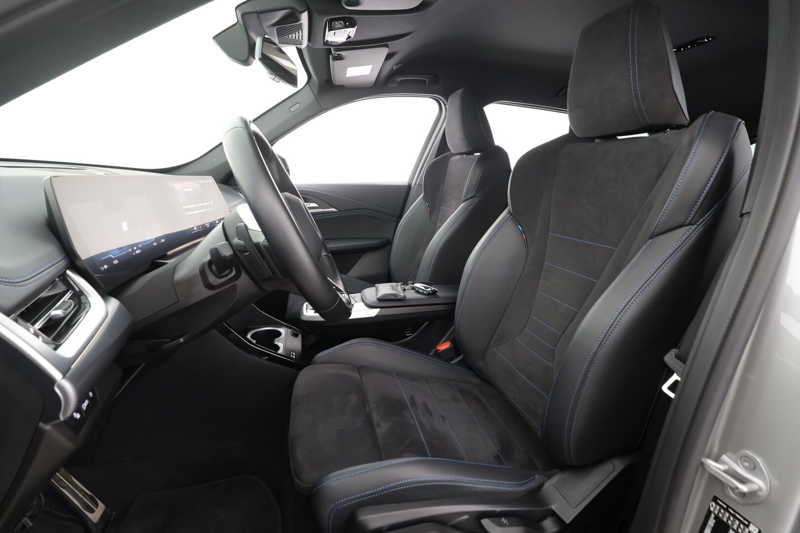 BMW IX1 2024 30 xDrive M Sport * ACC / Adapt.LED / Comfort Access / P.kamera / Koukku / Sähköluukku / Navi / Sporttipenkit / Akuston esilämmitys * - Akku kuntotarkastettu / Kahdet renkaat aluvanteilla / Merkkihuollettu - HULLUT AVAJAISHULINAT KORKOTARJOUS 3,29 %