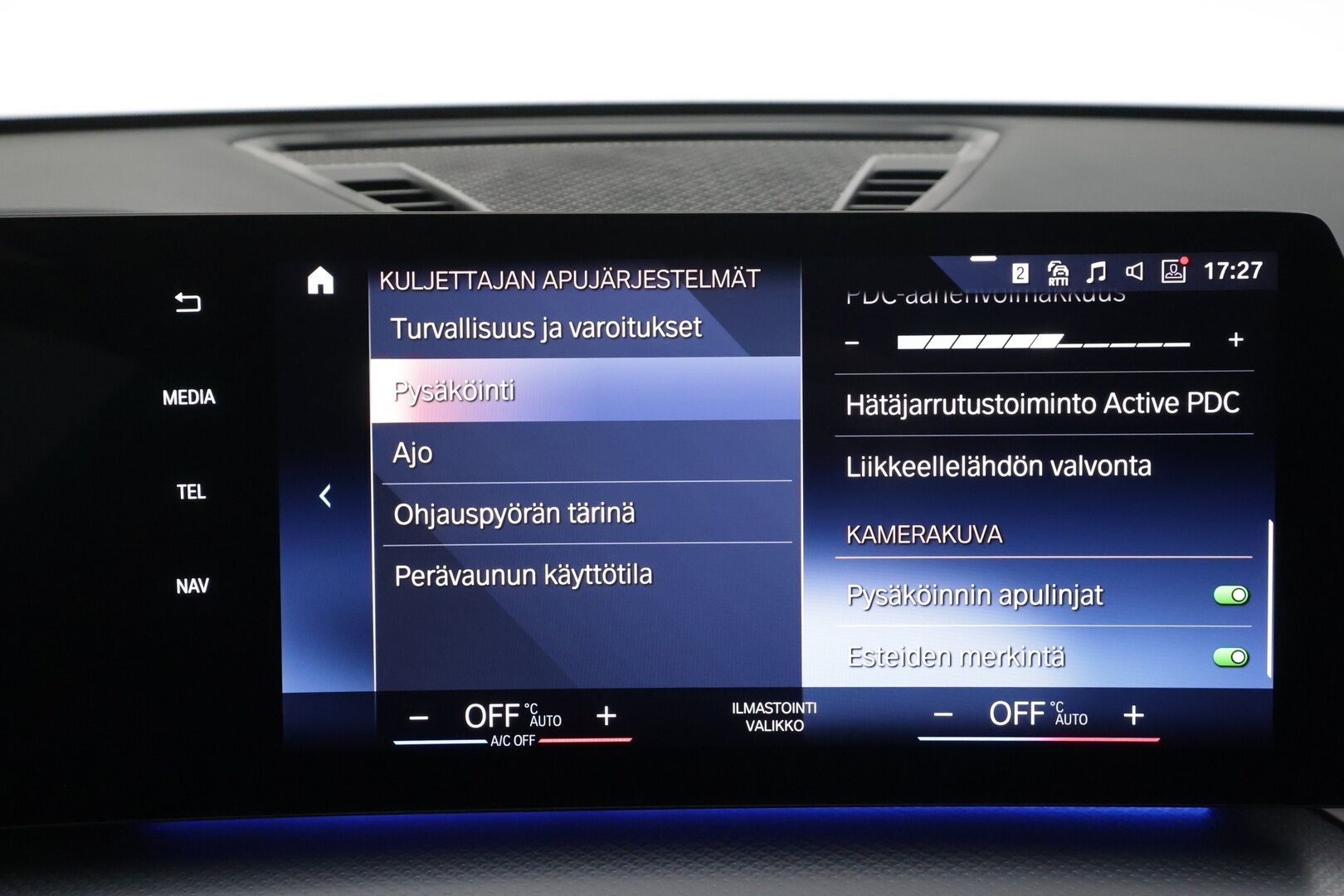 BMW IX1 2024 30 xDrive M Sport * ACC / Adapt.LED / Comfort Access / P.kamera / Koukku / Sähköluukku / Navi / Sporttipenkit / Akuston esilämmitys * - Kahdet renkaat aluvanteilla / Merkkihuollettu