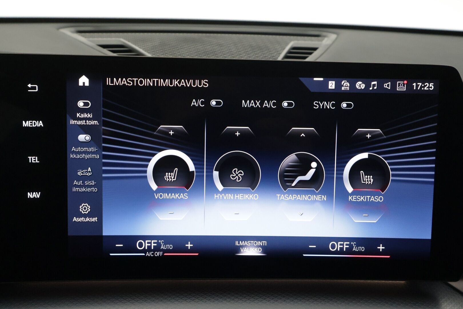 BMW IX1 2024 30 xDrive M Sport * ACC / Adapt.LED / Comfort Access / P.kamera / Koukku / Sähköluukku / Navi / Sporttipenkit / Akuston esilämmitys * - Kahdet renkaat aluvanteilla / Merkkihuollettu