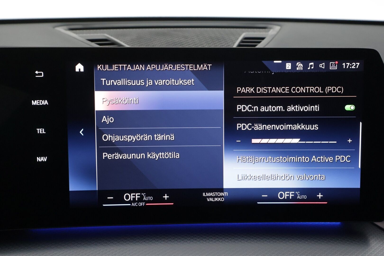 BMW IX1 2024 30 xDrive M Sport * ACC / Adapt.LED / Comfort Access / P.kamera / Koukku / Sähköluukku / Navi / Sporttipenkit / Akuston esilämmitys * - Kahdet renkaat aluvanteilla / Merkkihuollettu