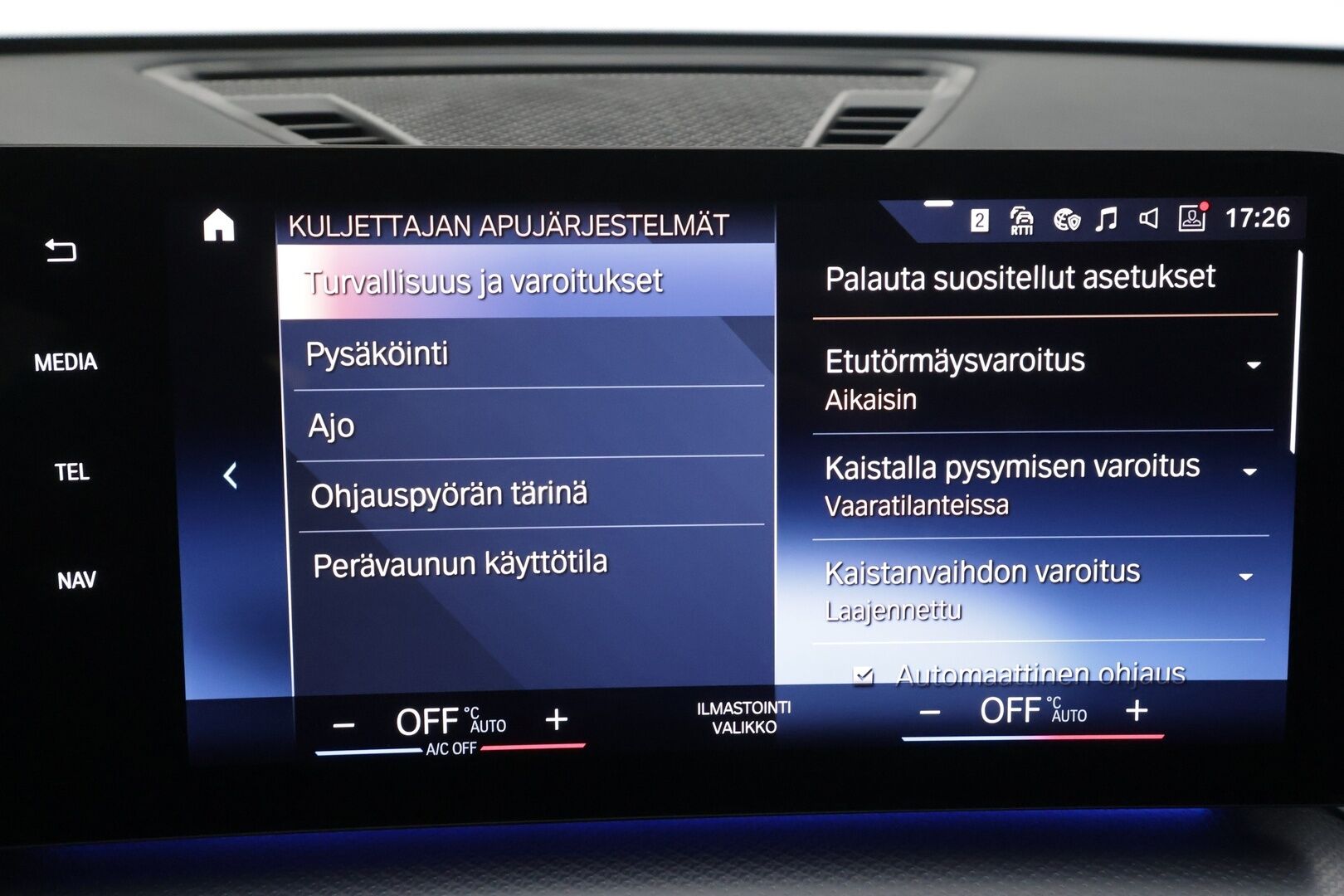 BMW IX1 2024 30 xDrive M Sport * ACC / Adapt.LED / Comfort Access / P.kamera / Koukku / Sähköluukku / Navi / Sporttipenkit / Akuston esilämmitys * - Kahdet renkaat aluvanteilla / Merkkihuollettu