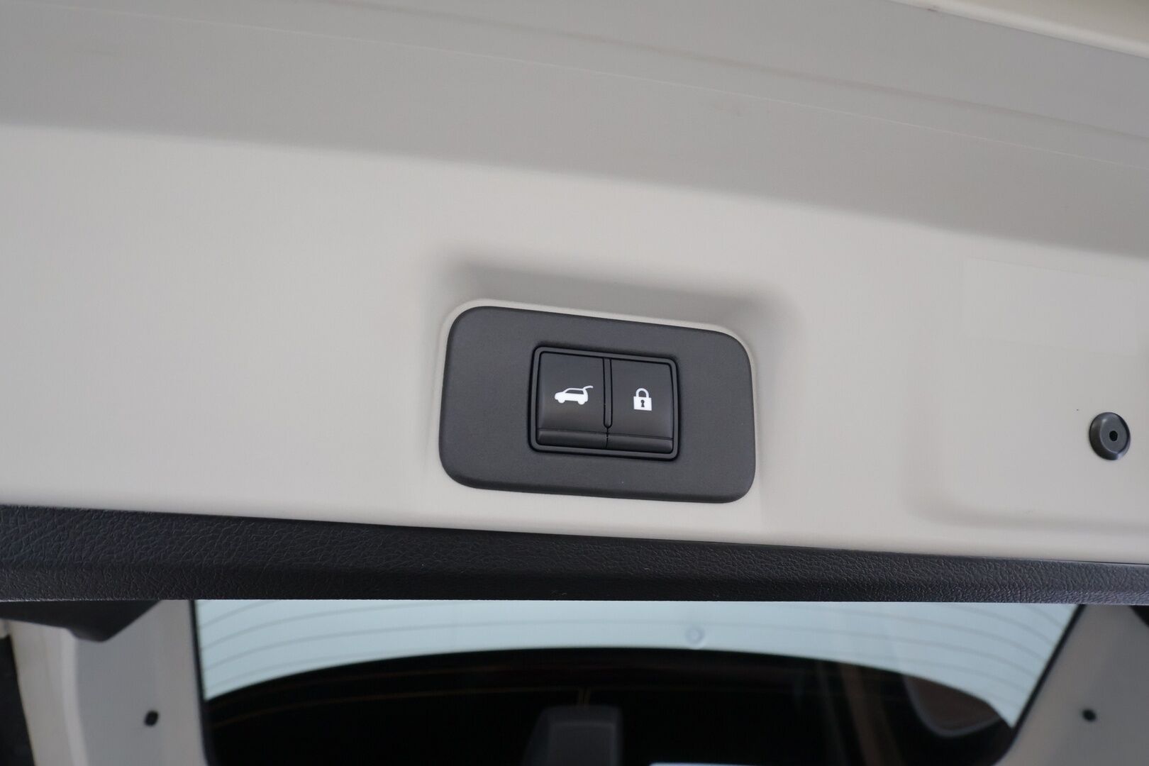 NISSAN ARIYA 2023 87kWh Evolve 2WD 22kw charger * Lämpöpumppu / Bose Audio / Adapt.Vakkari / Panoraama / HUD / Muistipenkit / LED - Merkkihuollot / Akku kuntotarkastettu SoH 98,9% / 2x Latauskaapelit / Kahdet renkaat aluvanteilla / Supervarusteet! - HULLUT AVAJAISHULINAT KORKOTARJOUS 3,29 %