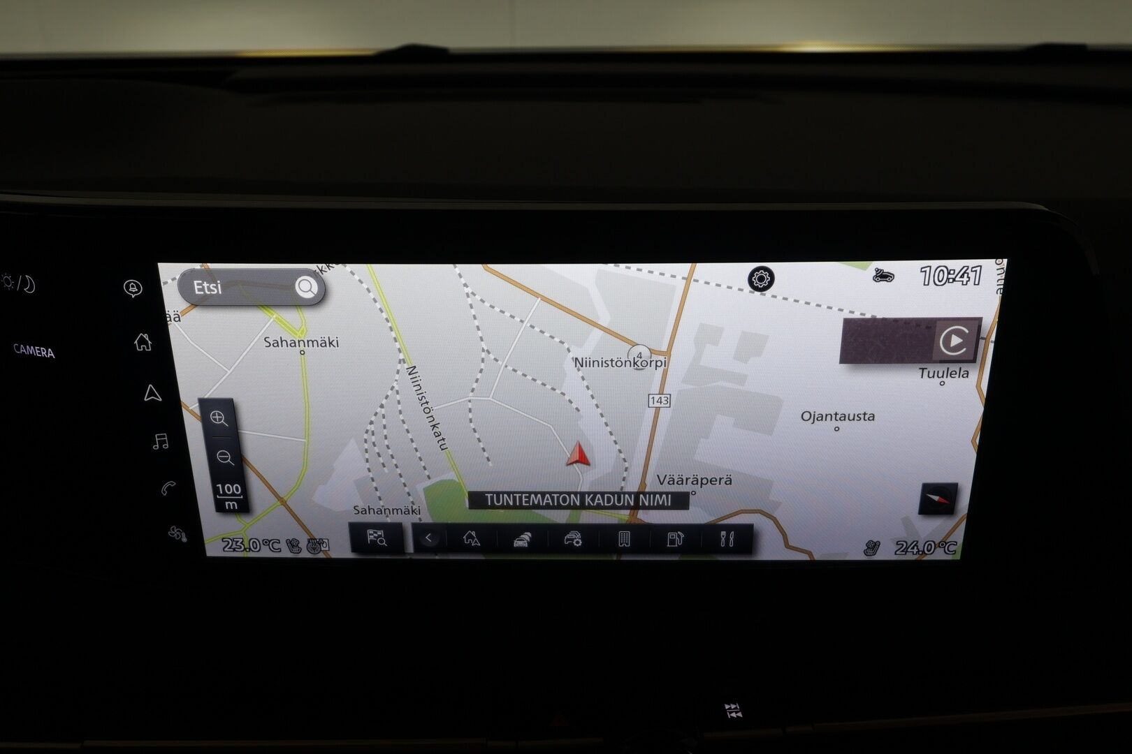 NISSAN ARIYA 2023 87kWh Evolve 2WD 22kw charger * Lämpöpumppu / Bose Audio / Adapt.Vakkari / Panoraama / HUD / Muistipenkit / LED - Merkkihuollot / Akku kuntotarkastettu SoH 98,9% / 2x Latauskaapelit / Kahdet renkaat aluvanteilla / Supervarusteet! - HULLUT AVAJAISHULINAT KORKOTARJOUS 3,29 %