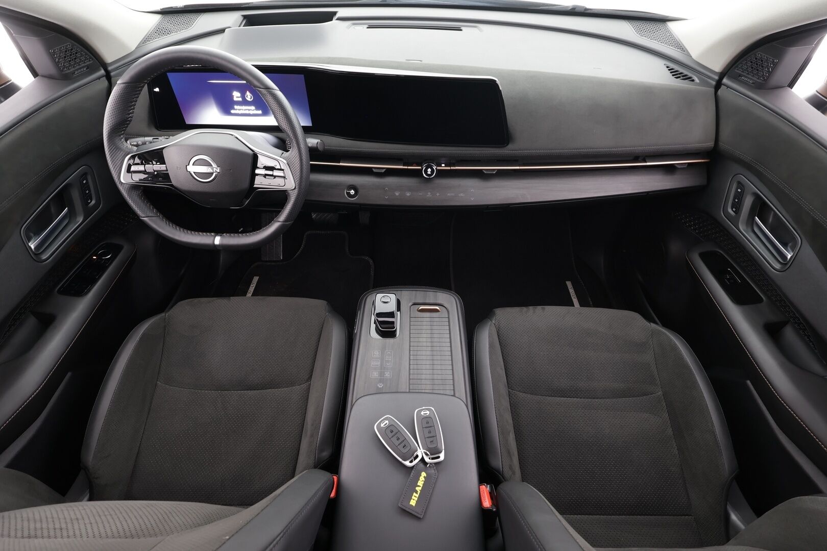 NISSAN ARIYA 2023 87kWh Evolve 2WD 22kw charger * Lämpöpumppu / Bose Audio / Adapt.Vakkari / Panoraama / HUD / Muistipenkit / LED - Merkkihuollot / Akku kuntotarkastettu SoH 98,9% / 2x Latauskaapelit / Kahdet renkaat aluvanteilla / Supervarusteet! - HULLUT AVAJAISHULINAT KORKOTARJOUS 3,29 %