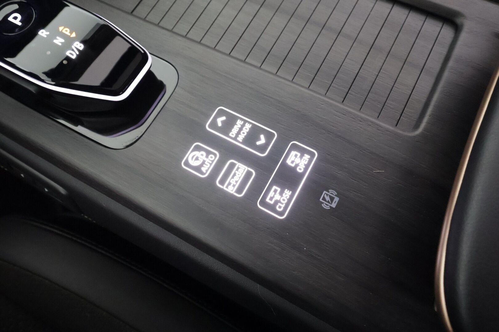 NISSAN ARIYA 2023 87kWh Evolve 2WD 22kw charger * Lämpöpumppu / Bose Audio / Adapt.Vakkari / Panoraama / HUD / Muistipenkit / LED - Merkkihuollot / Akku kuntotarkastettu SoH 98,9% / 2x Latauskaapelit / Kahdet renkaat aluvanteilla / Supervarusteet! - HULLUT AVAJAISHULINAT KORKOTARJOUS 3,29 %