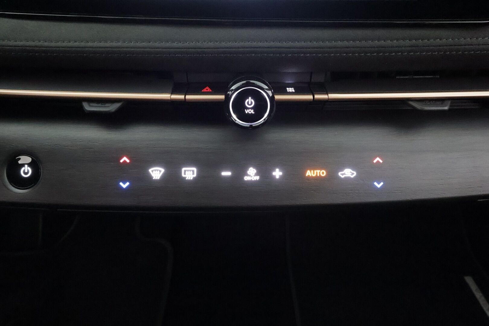 NISSAN ARIYA 2023 87kWh Evolve 2WD 22kw charger * Lämpöpumppu / Bose Audio / Adapt.Vakkari / Panoraama / HUD / Muistipenkit / LED - Merkkihuollot / Akku kuntotarkastettu SoH 98,9% / 2x Latauskaapelit / Kahdet renkaat aluvanteilla / Supervarusteet! - HULLUT AVAJAISHULINAT KORKOTARJOUS 3,29 %