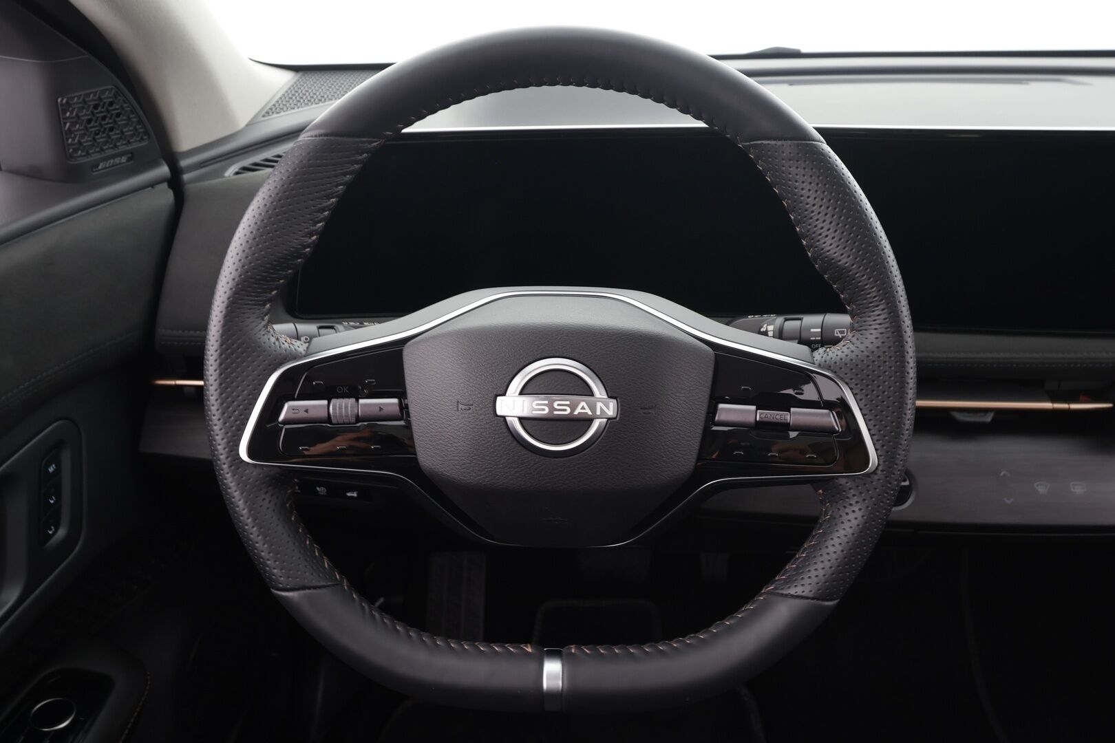 NISSAN ARIYA 2023 87kWh Evolve 2WD 22kw charger * Lämpöpumppu / Bose Audio / Adapt.Vakkari / Panoraama / HUD / Muistipenkit / LED - Merkkihuollot / Akku kuntotarkastettu SoH 98,9% / 2x Latauskaapelit / Kahdet renkaat aluvanteilla / Supervarusteet! - HULLUT AVAJAISHULINAT KORKOTARJOUS 3,29 %