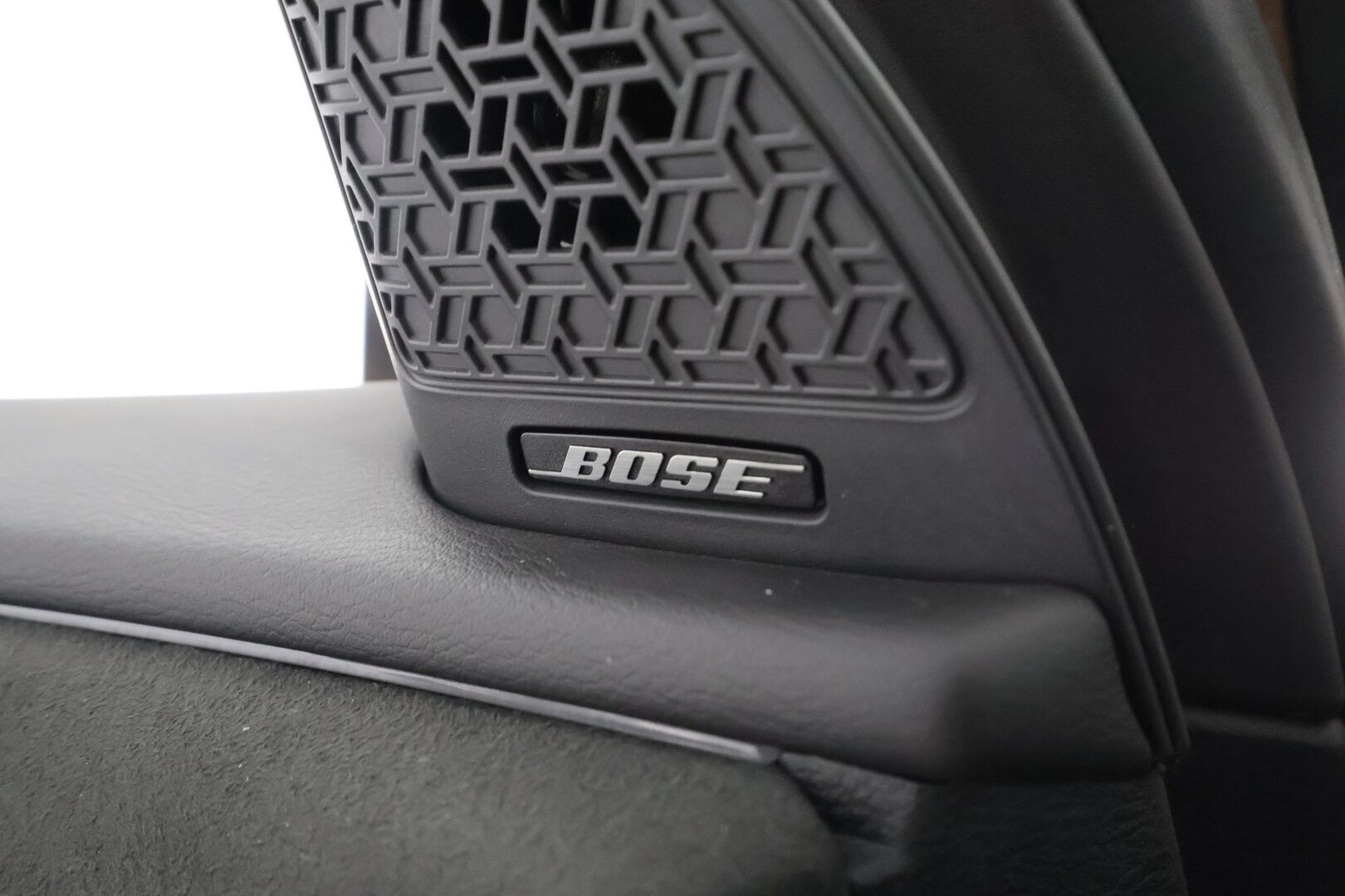 NISSAN ARIYA 2023 87kWh Evolve 2WD 22kw charger * Lämpöpumppu / Bose Audio / Adapt.Vakkari / Panoraama / HUD / Muistipenkit / LED - Merkkihuollot / Akku kuntotarkastettu SoH 98,9% / 2x Latauskaapelit / Kahdet renkaat aluvanteilla / Supervarusteet! - HULLUT AVAJAISHULINAT KORKOTARJOUS 3,29 %